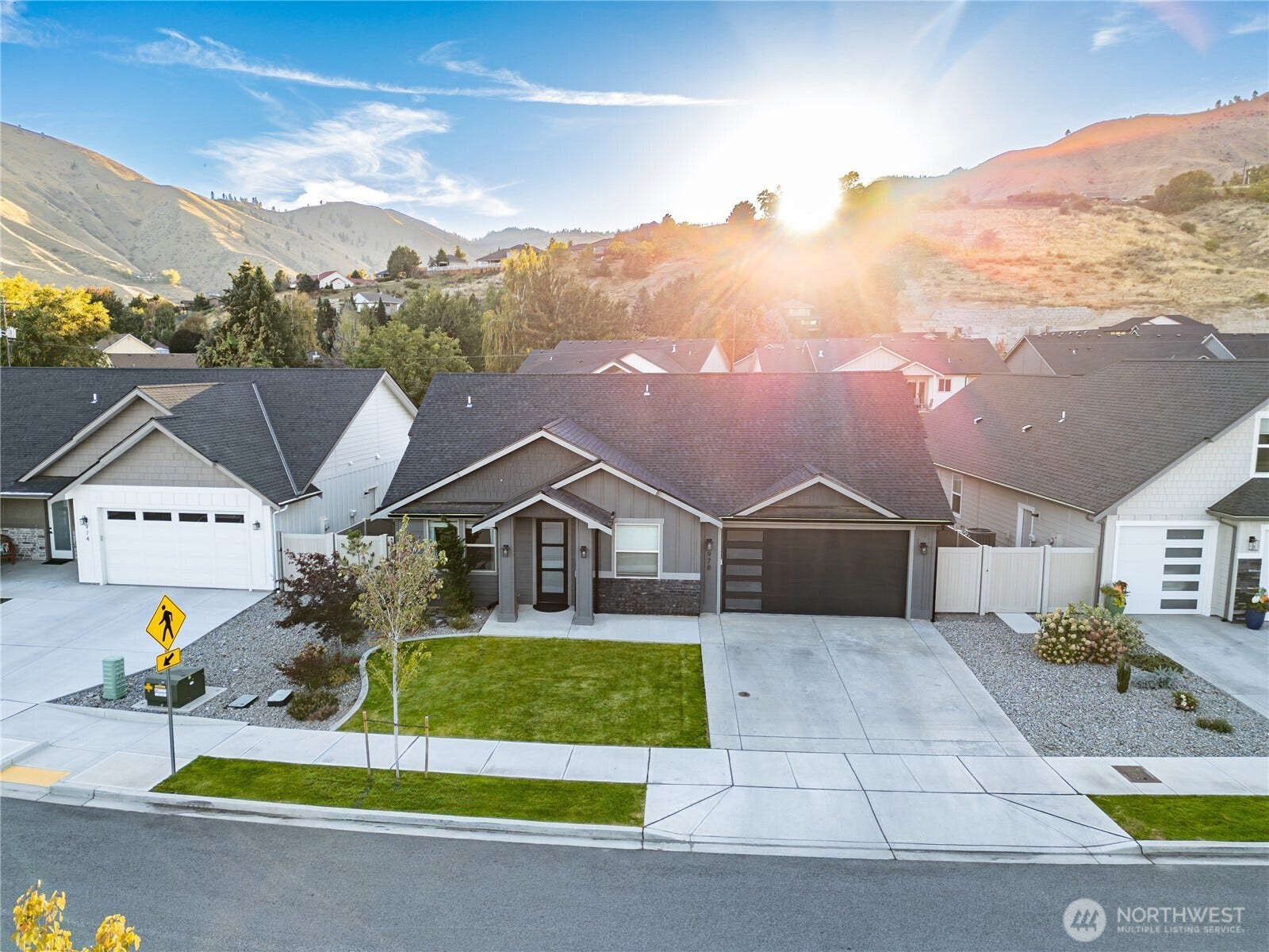 Gorgeous Foothills Setting!