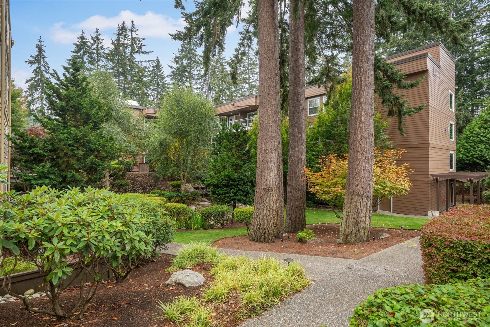 22910 90th Avenue W, #E305, Edmonds, WA 98026 Welcome to Sequoyah!