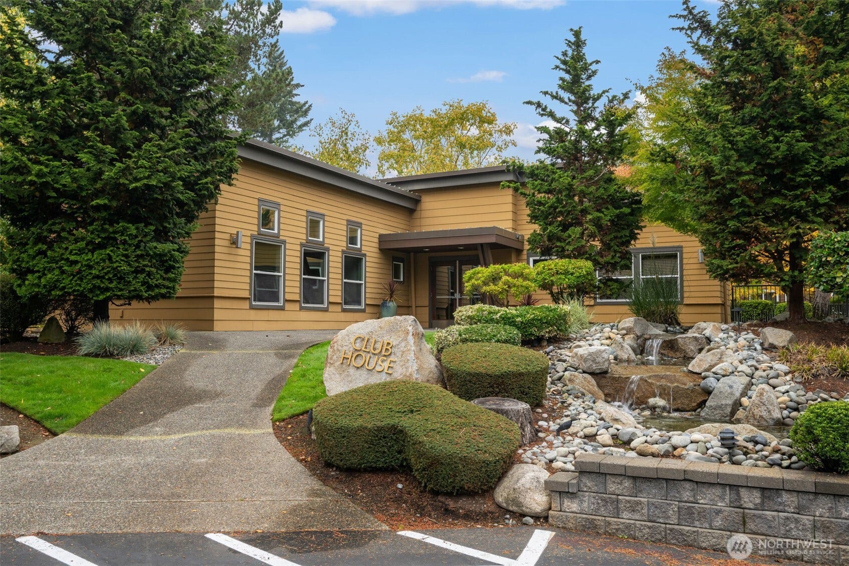 22910 90th Avenue W, #E305, Edmonds, WA 98026 Fabulous Clubhouse