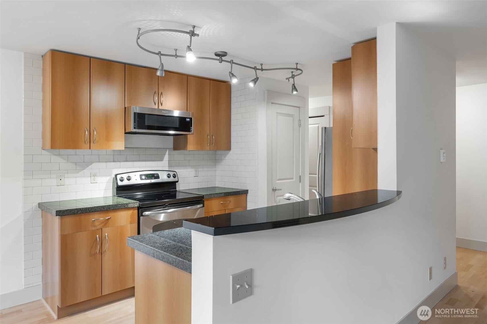 22910 90th Avenue W, #E305, Edmonds, WA 98026 22910 90th Avenue W, #E305, Edmonds, WA 98026