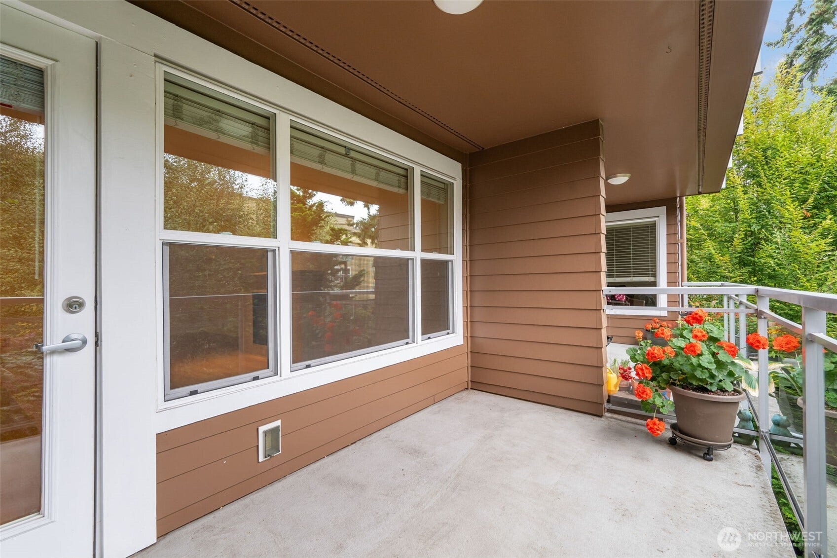 22910 90th Avenue W, #E305, Edmonds, WA 98026 Generous deck