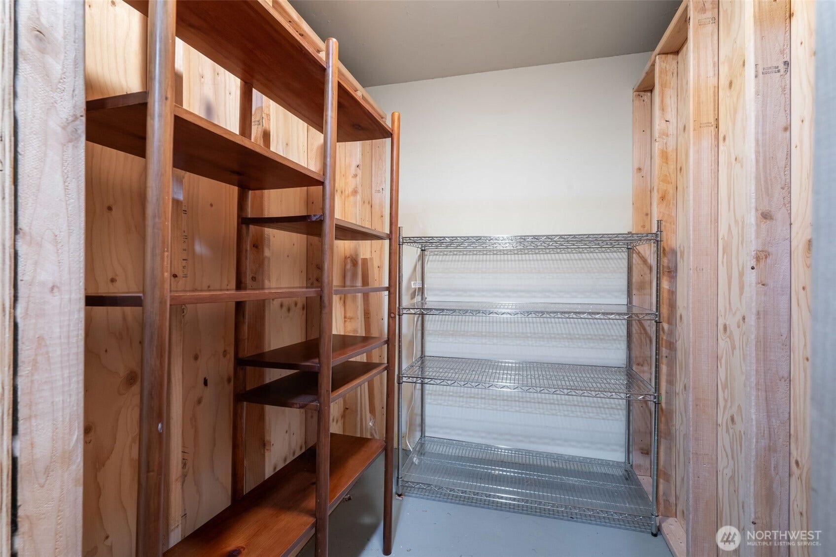 22910 90th Avenue W, #E305, Edmonds, WA 98026 Great storage on same floor!