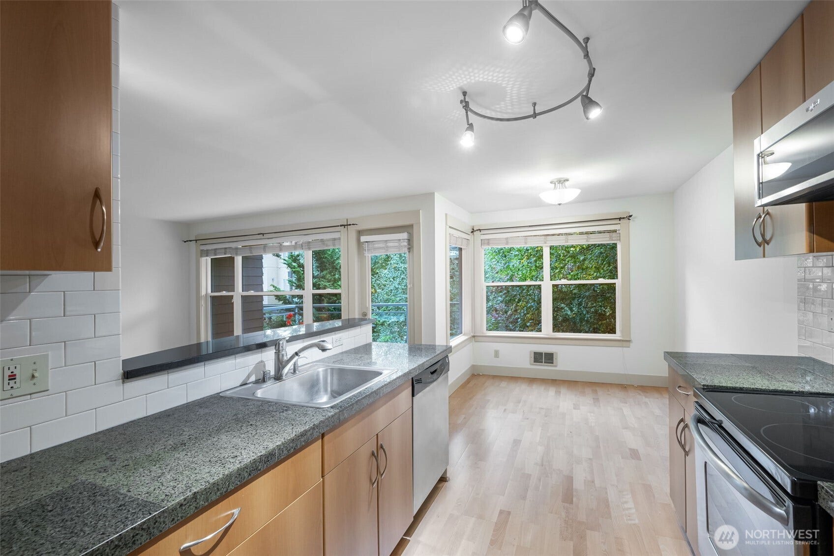 22910 90th Avenue W, #E305, Edmonds, WA 98026 22910 90th Avenue W, #E305, Edmonds, WA 98026