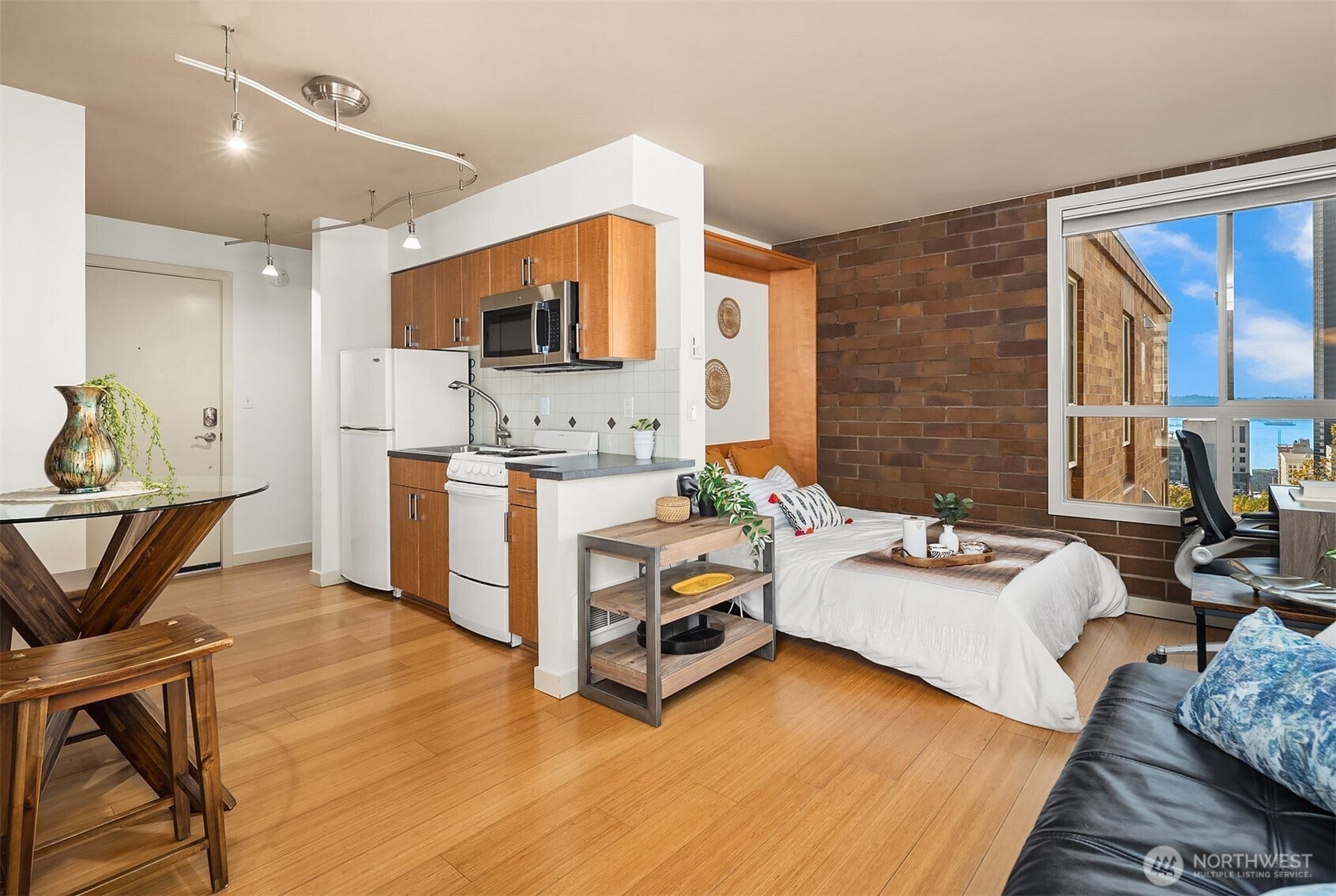 905 Cherry Street, #706, Seattle, WA 98104 905 Cherry Street, #706, Seattle, WA 98104