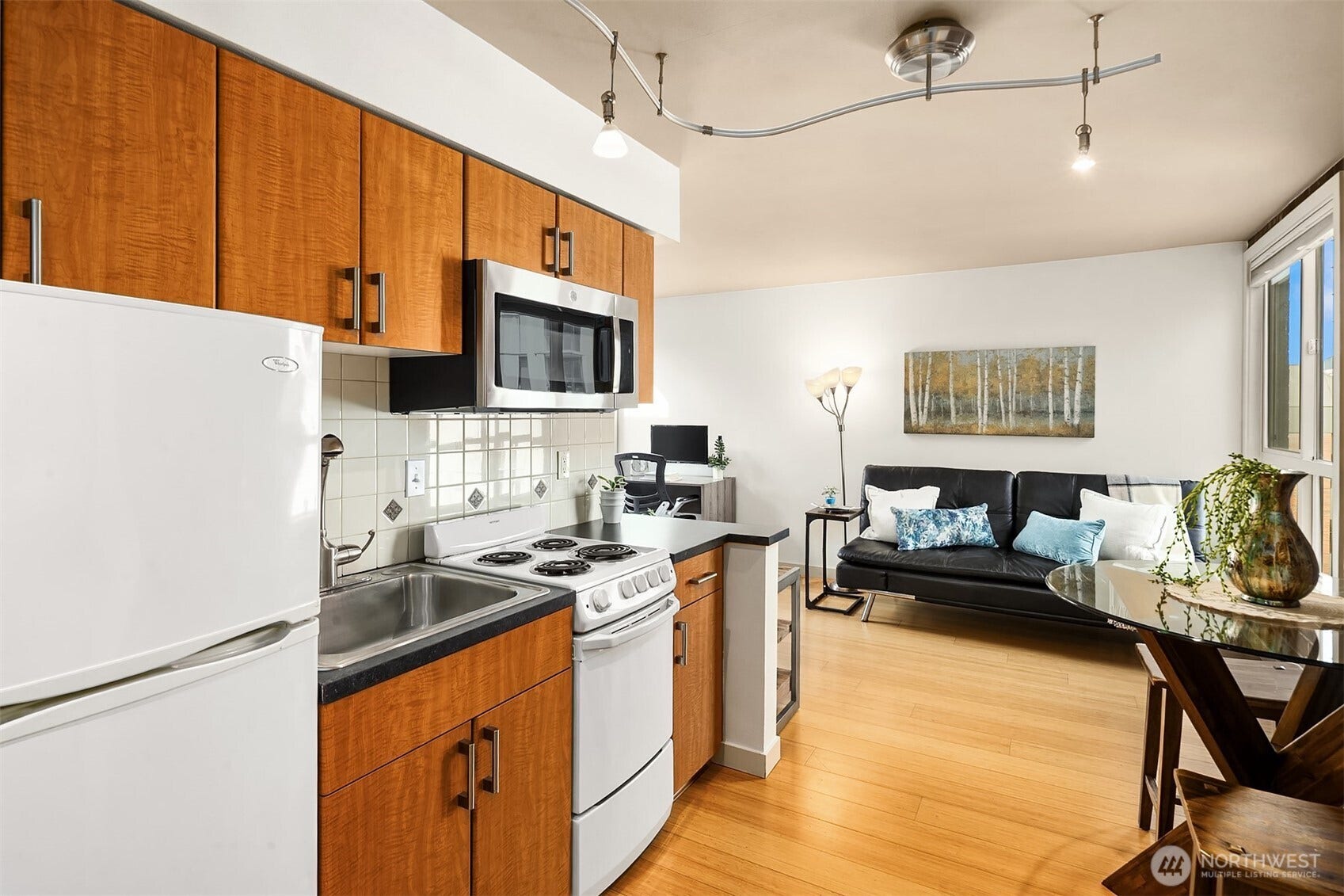 905 Cherry Street, #706, Seattle, WA 98104 905 Cherry Street, #706, Seattle, WA 98104