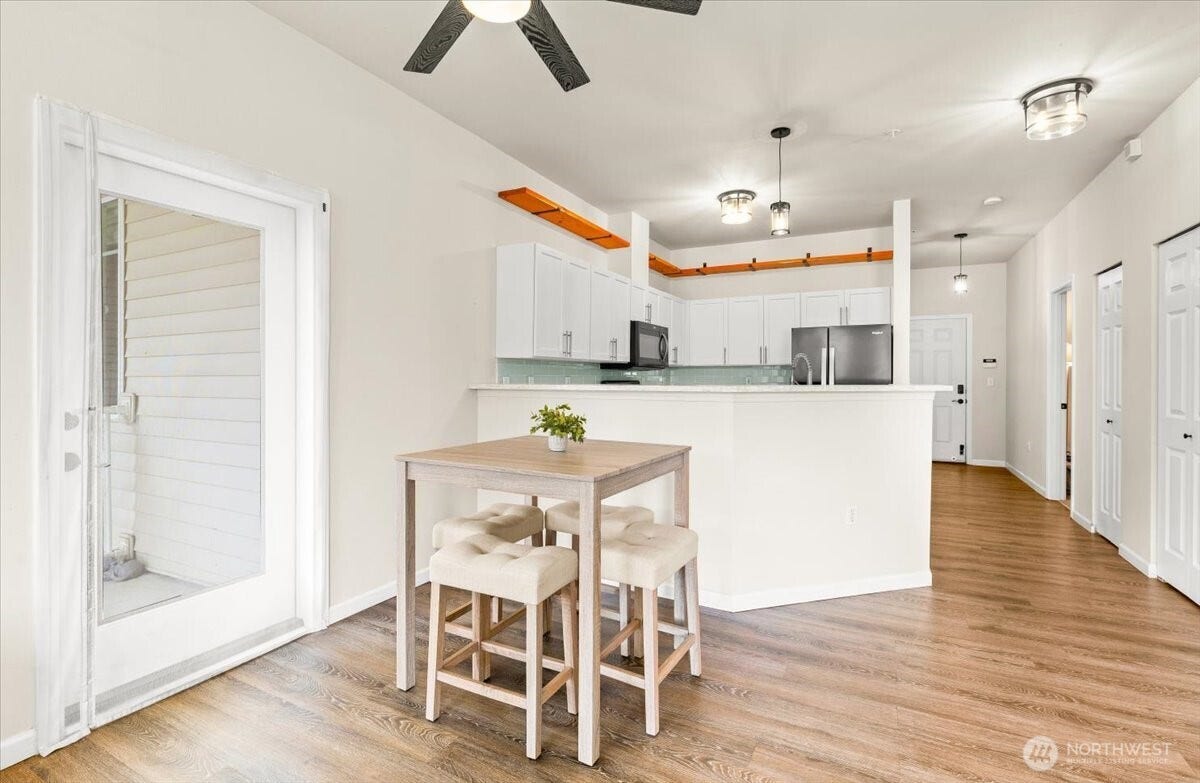 17426 Bothell Way NE, #A302, Bothell, WA 98011 Breakfast eating nook and kitchen.