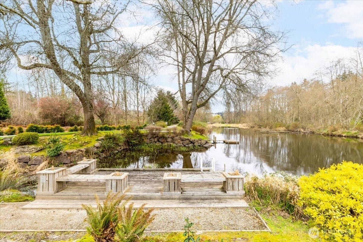 17426 Bothell Way NE, #A302, Bothell, WA 98011 Do you like fishing off your own dock or how about what about kayaking Kayaking down the river toward Lake Washington to your favorite winery, restuarant in Woodinville!