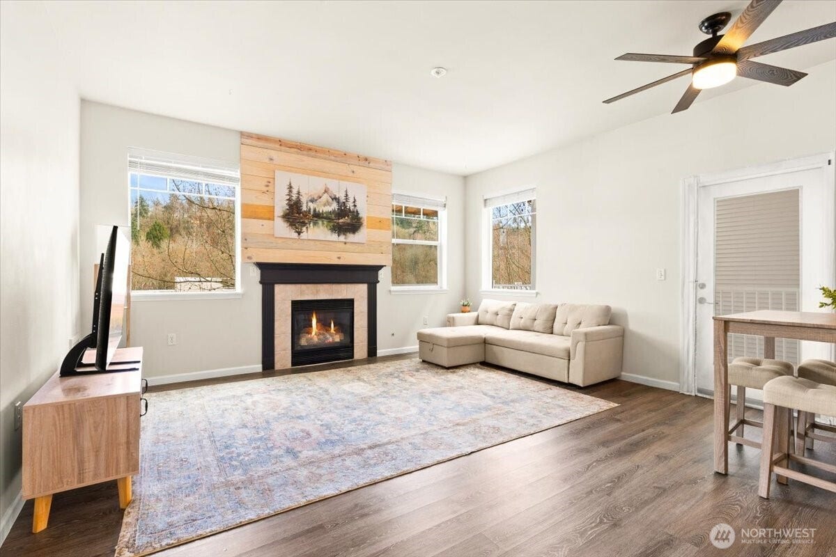 17426 Bothell Way NE, #A302, Bothell, WA 98011 The wrap-around is just off the breakfast nook. You can see the large door which will open to the outside for your morning coffee and or pets!