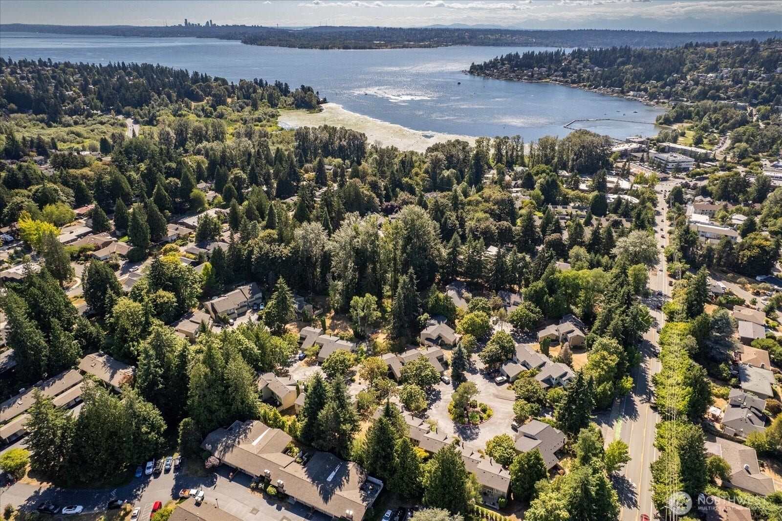 11411 102nd Court NE, Kirkland, WA 98033 Top-rated Lake Washington schools!
