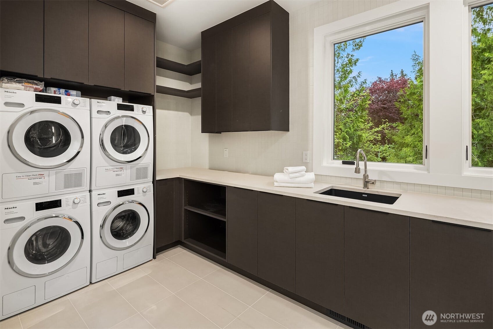 2436 82nd Avenue NE, Medina, WA 98039 2436 82nd Avenue NE, Medina, WA 98039