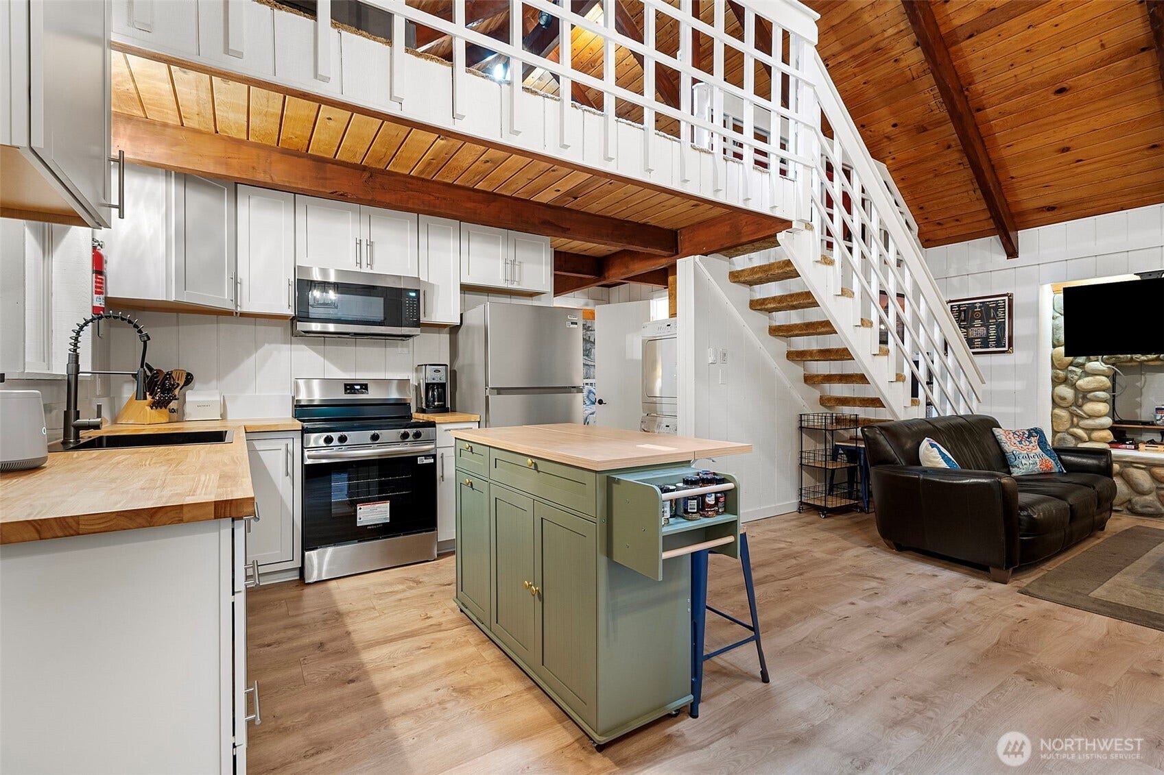 381 E Pointes Drive E, Shelton, WA 98584