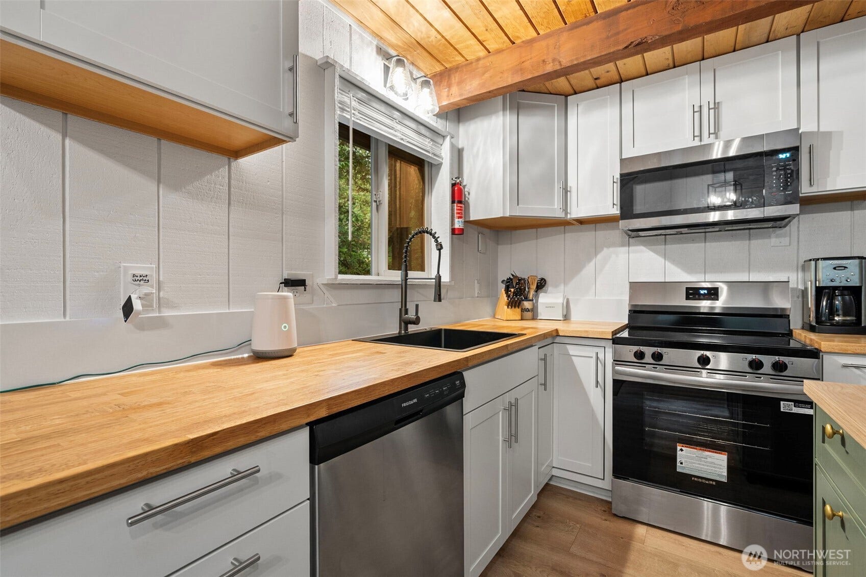 381 E Pointes Drive E, Shelton, WA 98584