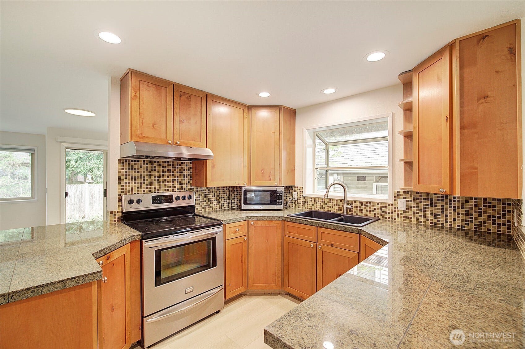 10248 NE 138th Place, #B3, Kirkland, WA 98034 10248 NE 138th Place, #B3, Kirkland, WA 98034
