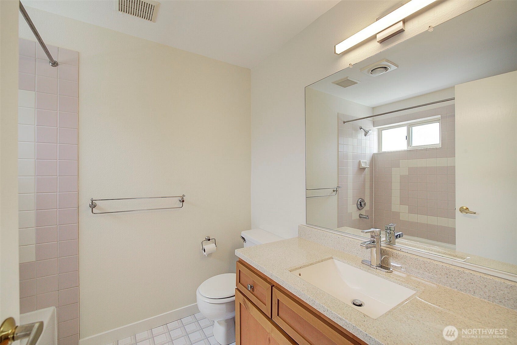 10248 NE 138th Place, #B3, Kirkland, WA 98034 10248 NE 138th Place, #B3, Kirkland, WA 98034