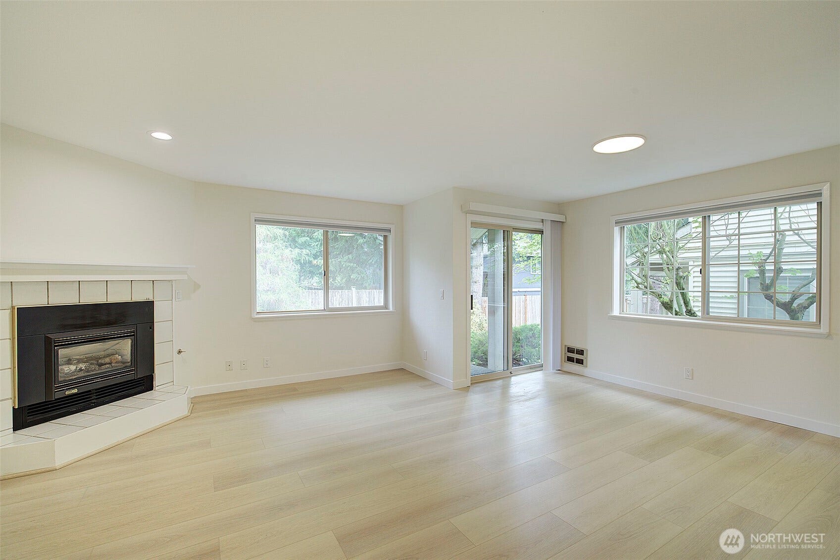 10248 NE 138th Place, #B3, Kirkland, WA 98034 10248 NE 138th Place, #B3, Kirkland, WA 98034