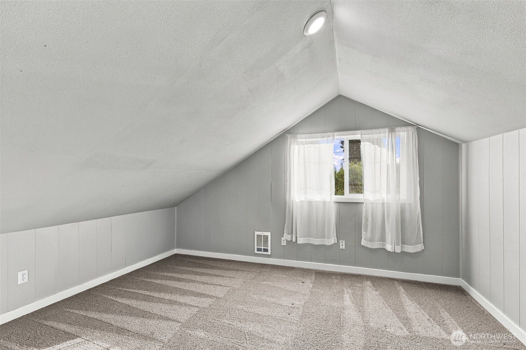 2431 Monroe Avenue, Everett, WA 98203