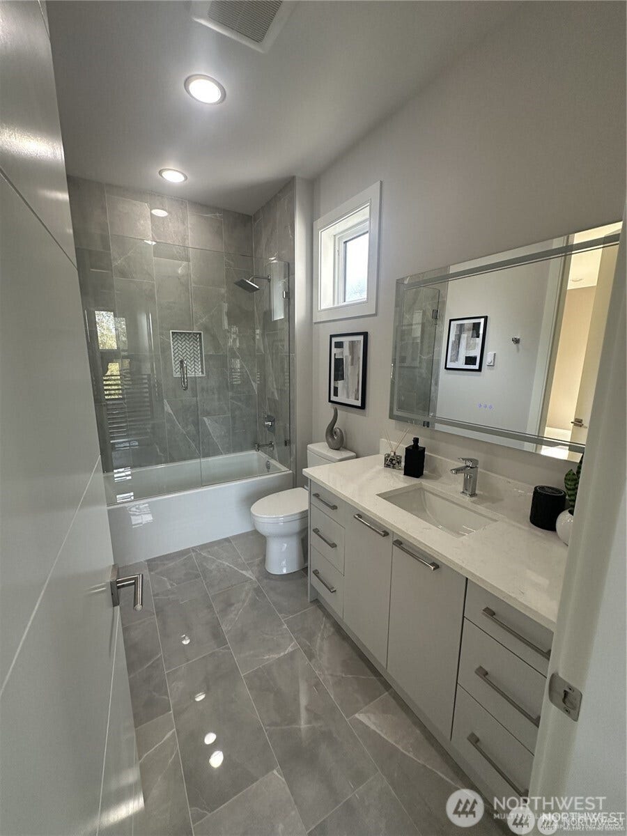4413 NE 26 Place, Renton, WA 98059 Junior Suite 1 Bath