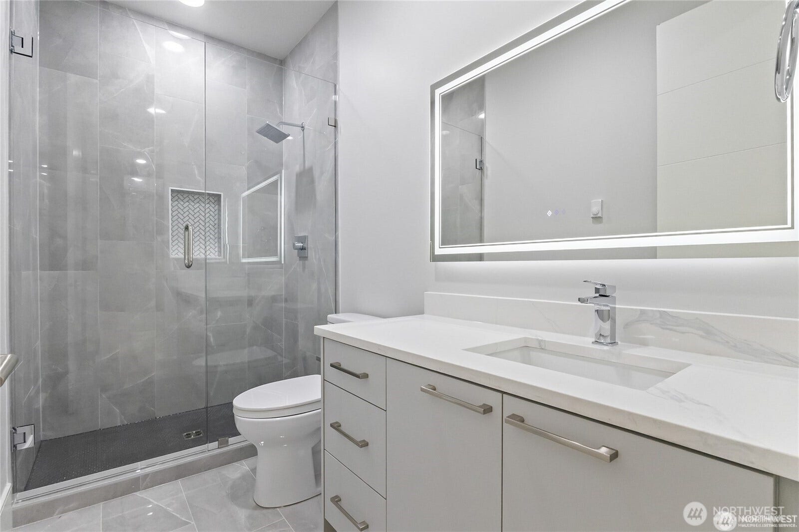 4413 NE 26 Place, Renton, WA 98059 Junior Suite 2 Bath