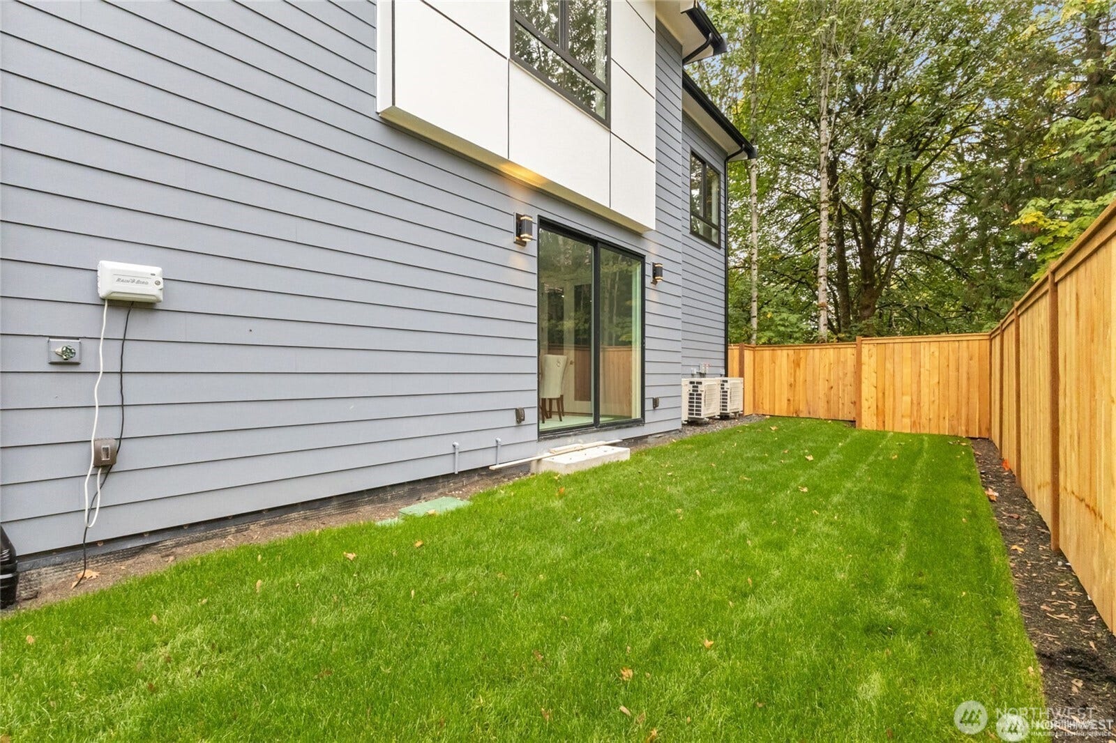 4413 NE 26 Place, Renton, WA 98059 Fenced backyard