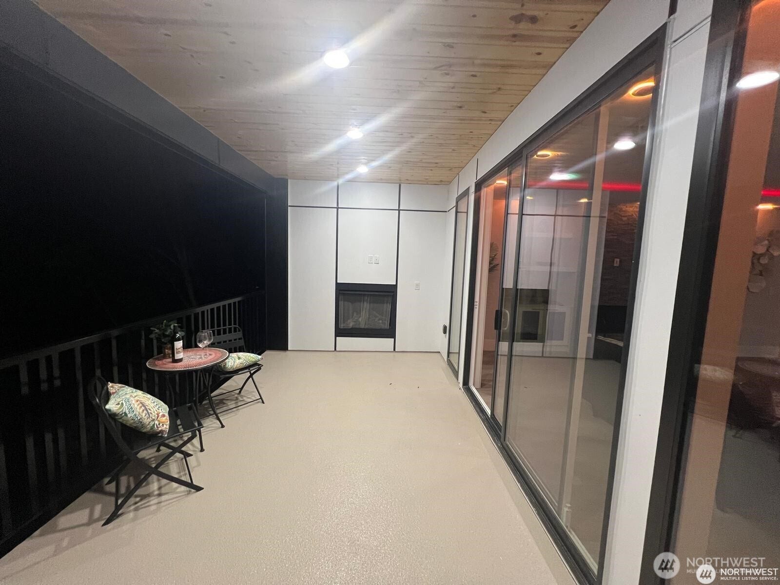 4413 NE 26 Place, Renton, WA 98059 Patio with gas fireplace