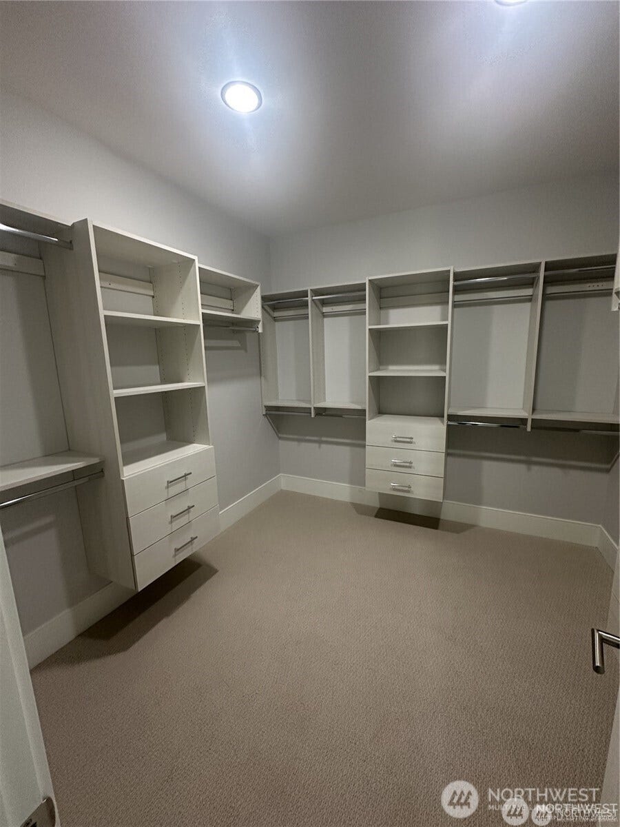 4413 NE 26 Place, Renton, WA 98059 Master bedroom - walk in closet