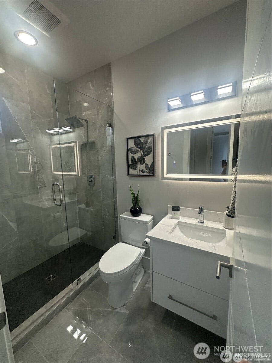 4413 NE 26 Place, Renton, WA 98059 Main Floor Bath