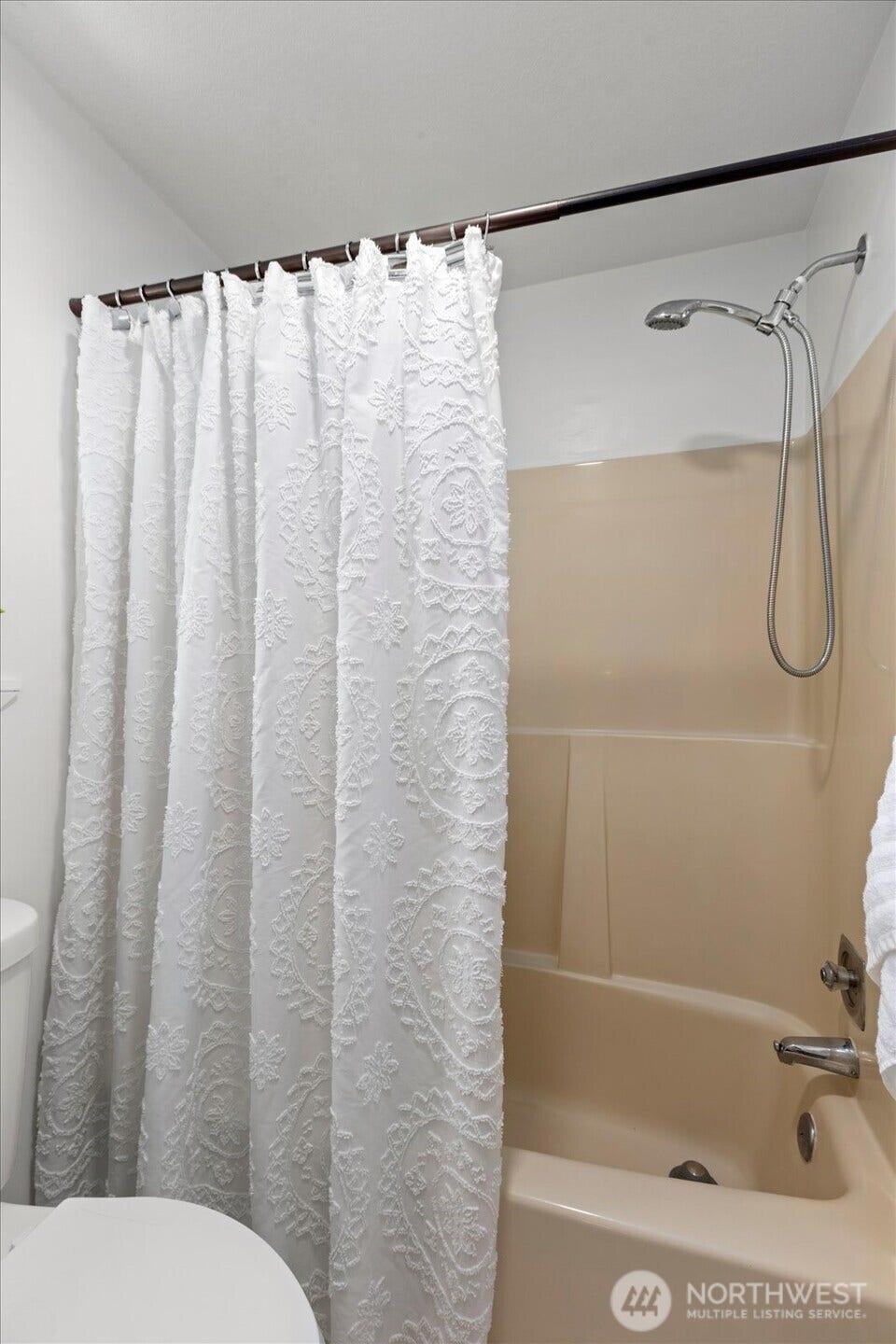 1359 Welling Road, Bellingham, WA 98226 1359 Welling Road, Bellingham, WA 98226