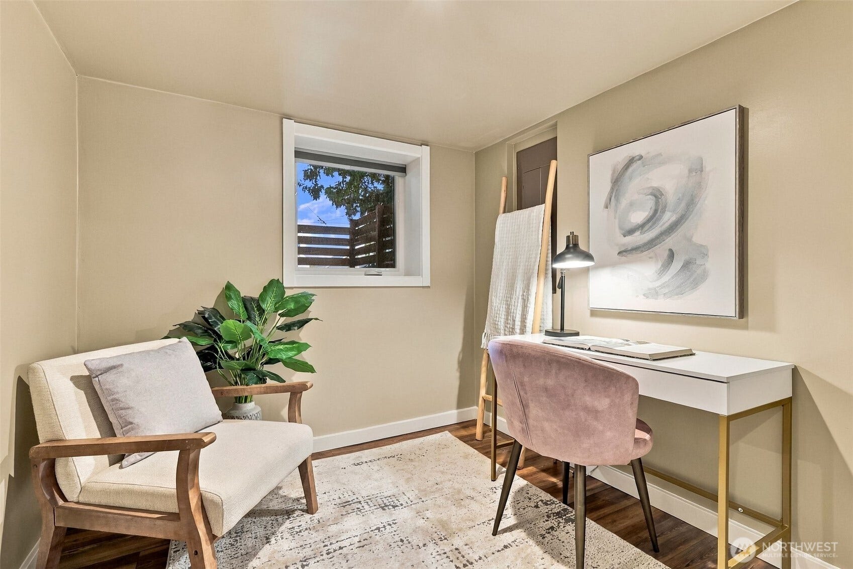 Fifth bedroom perfect as an office or studio space.