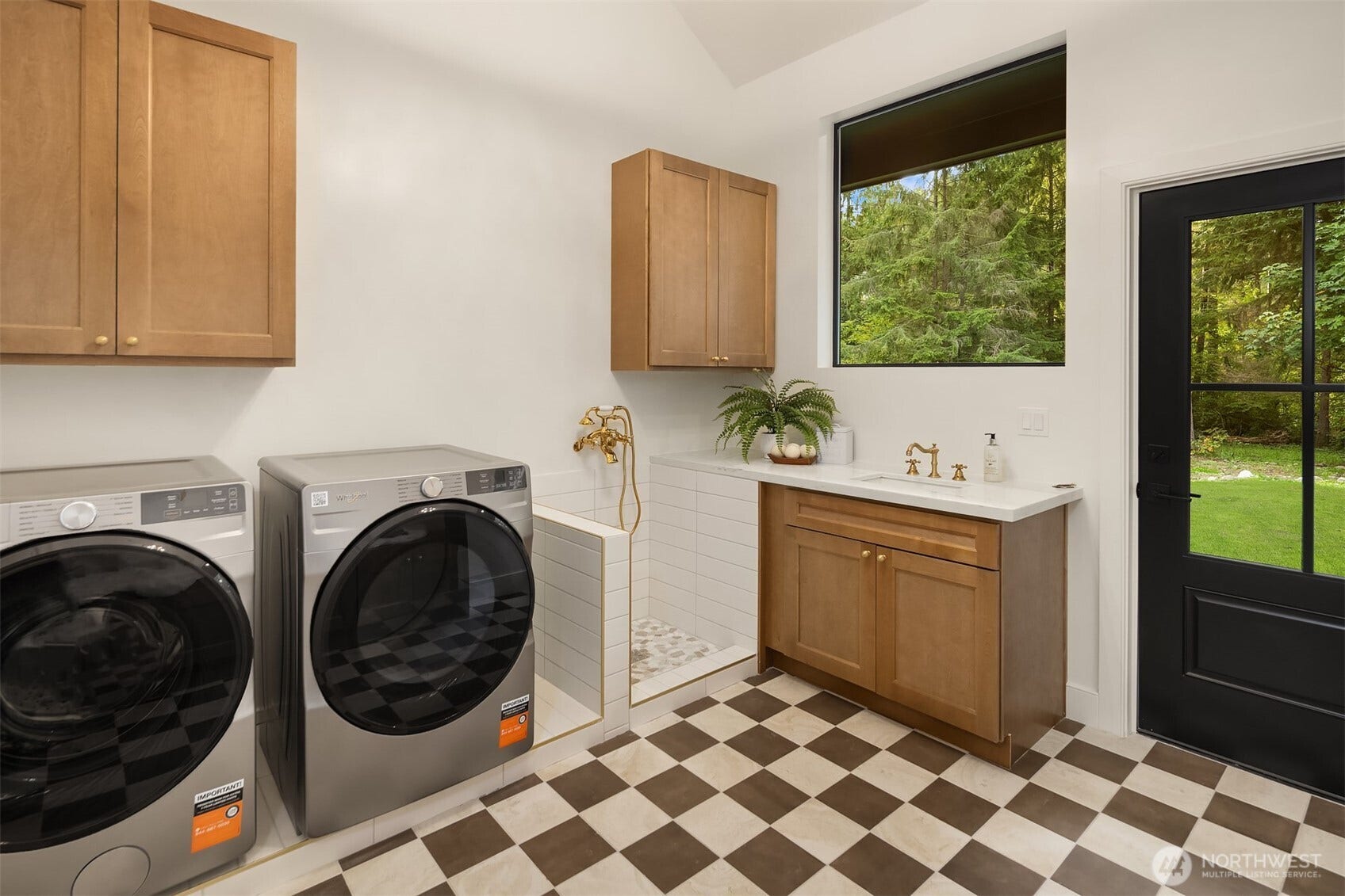11905 325th Avenue NE, Duvall, WA 98019 Dog Wash Laundry and Mudd Room