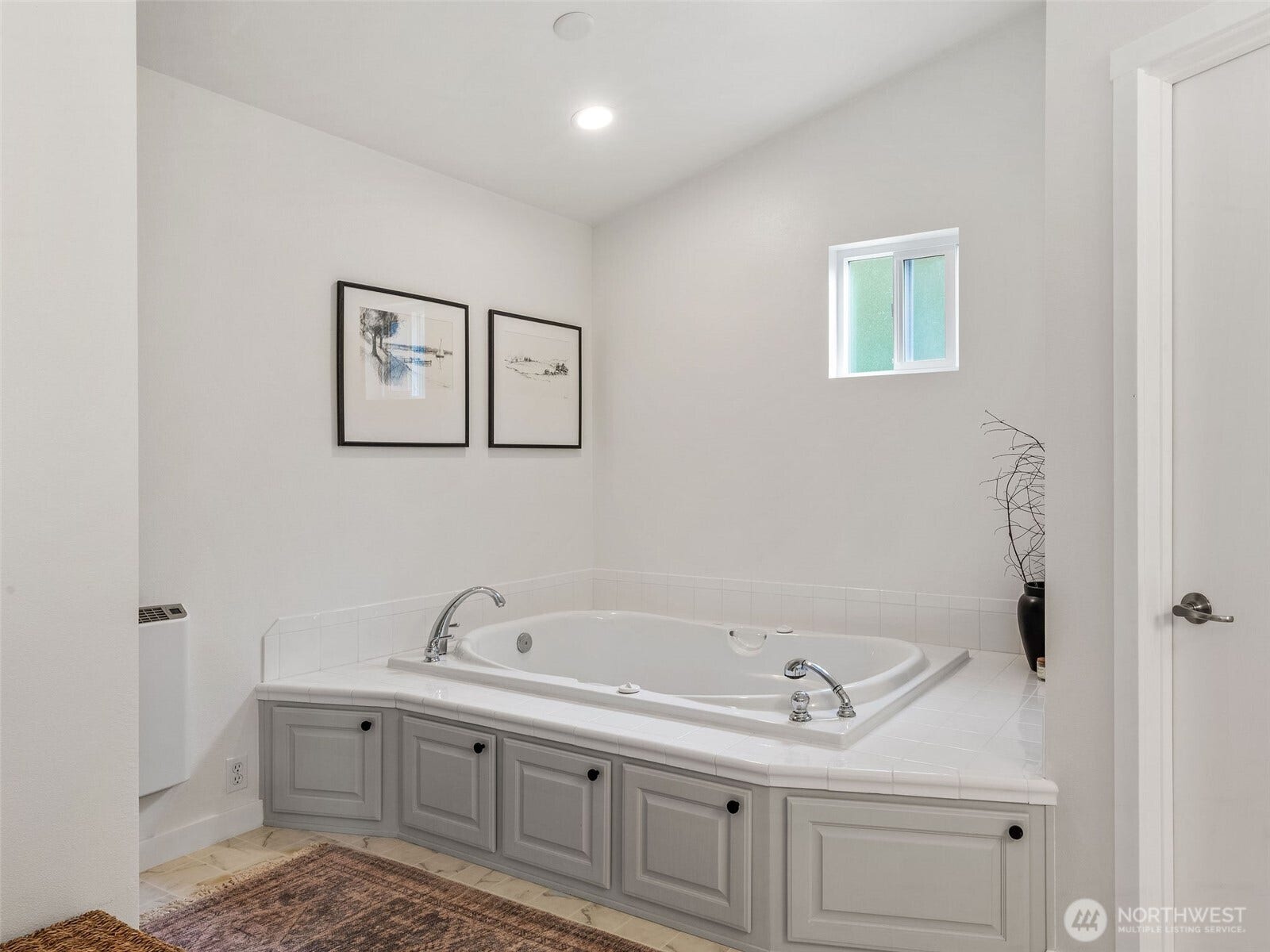 Jetted tub