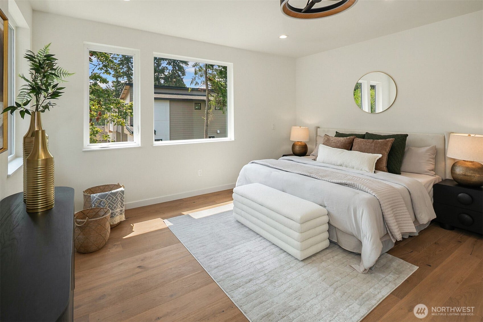 7929 NE 124th Street, Kirkland, WA 98034 Spacious Primary Bedroom