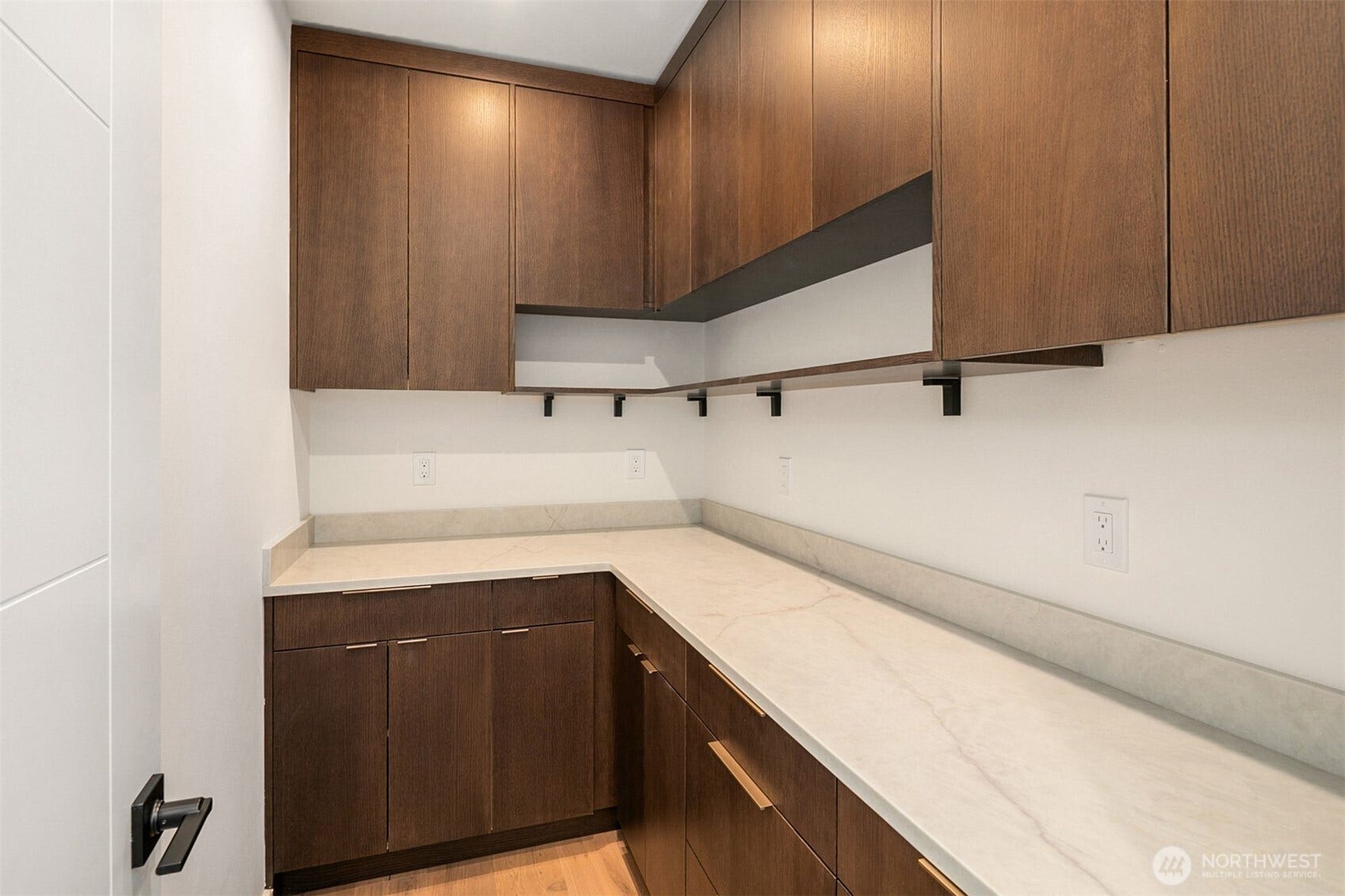 7929 NE 124th Street, Kirkland, WA 98034 Walk-in Closet