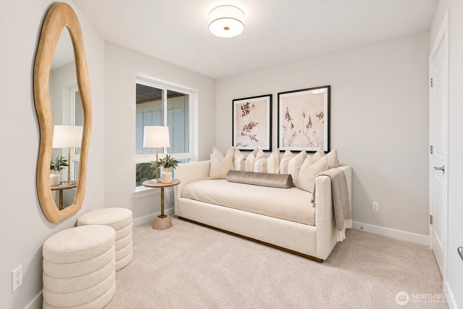341 NE 155th St (Homesite #30), Shoreline, WA 98155 Photos depict model home and are for illustrative purposes only. Actual layout, finishes, colors, fixtures, landscaping, and views may vary from the home offered.