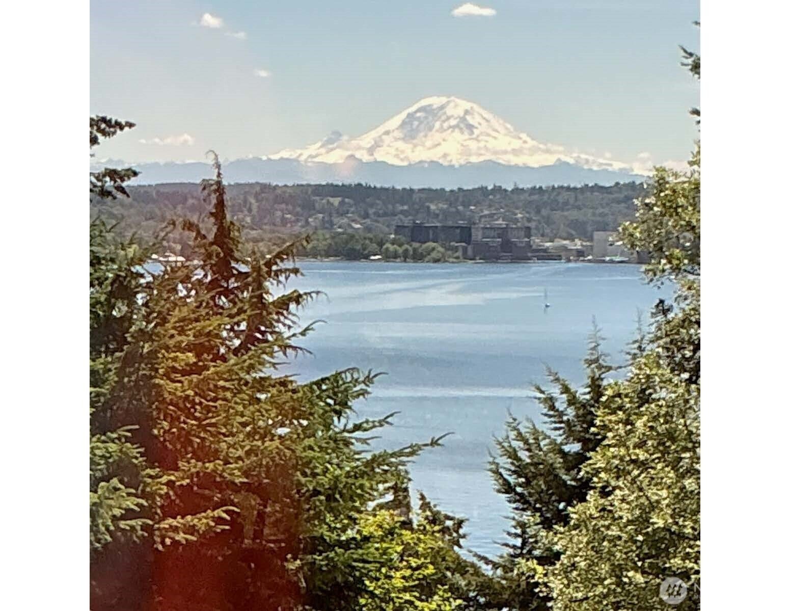 8239 E Mercer Way, Mercer Island, WA 98040