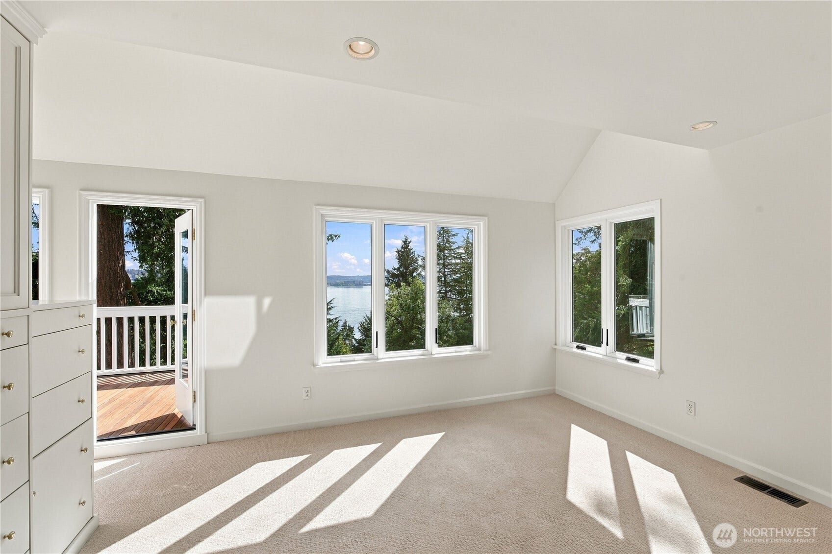 8239 E Mercer Way, Mercer Island, WA 98040