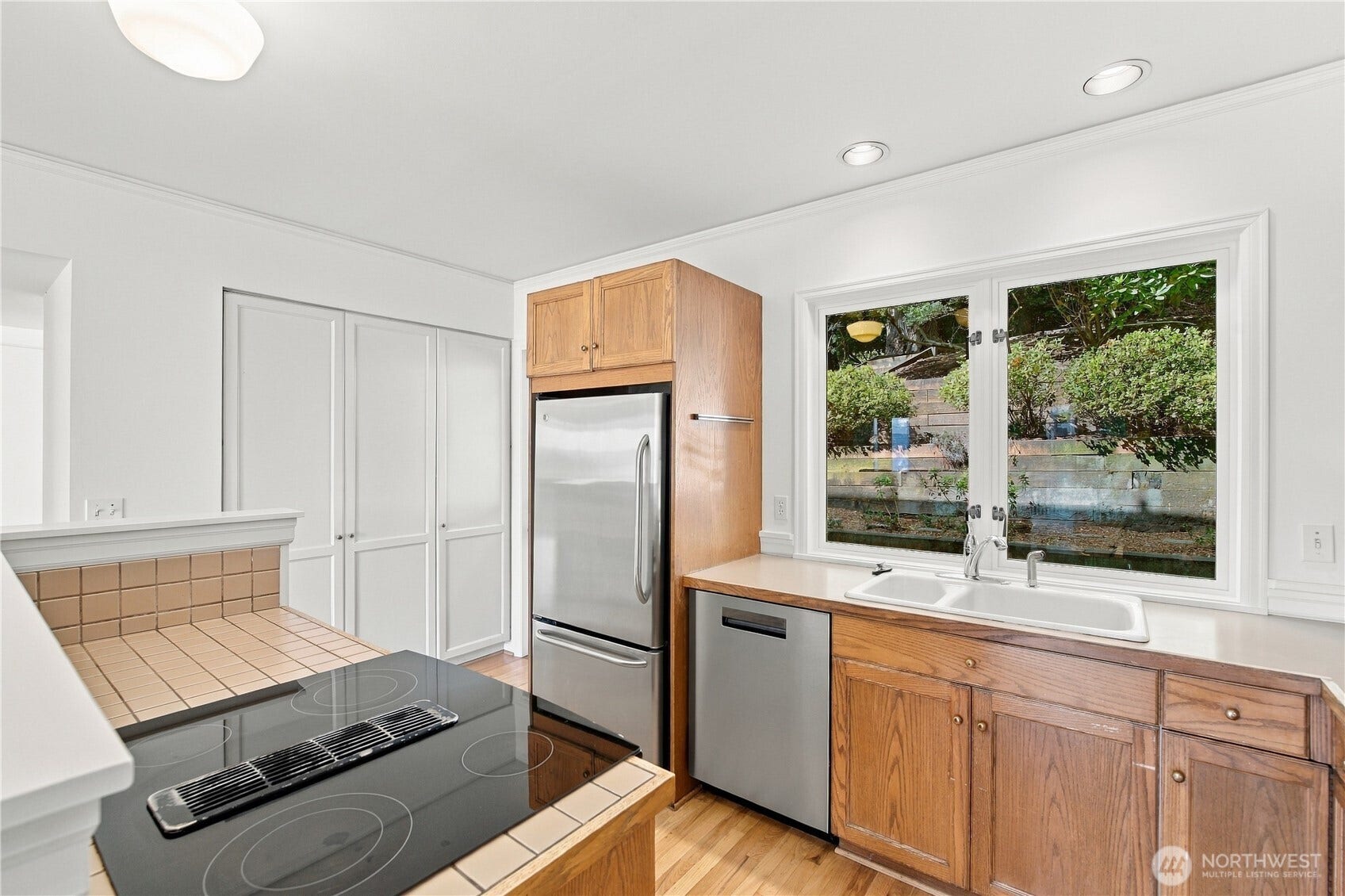 8239 E Mercer Way, Mercer Island, WA 98040