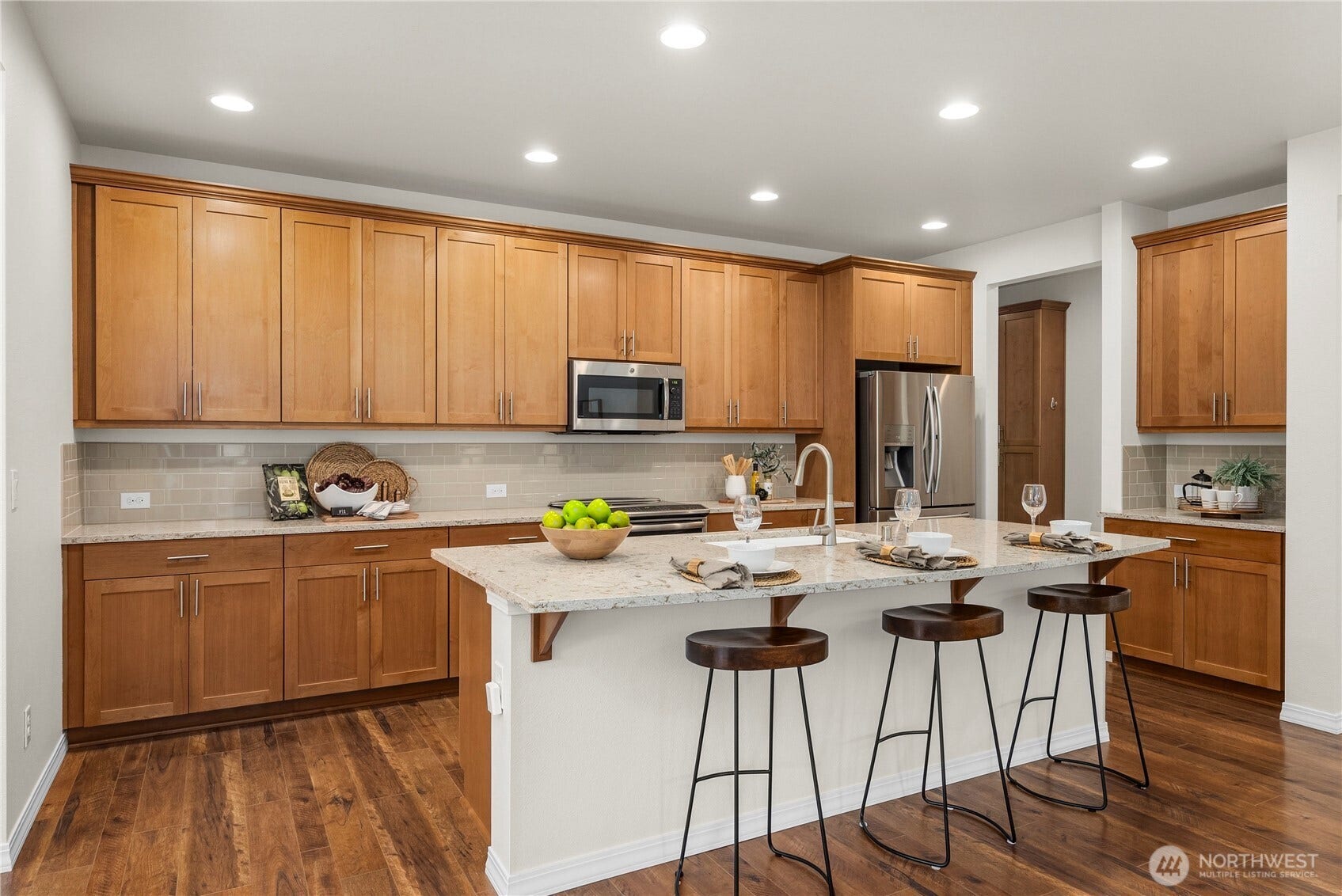 19014 146th Street E, Bonney Lake, WA 98391 A classic and timeless kitchen with Quartz countertops and beautiful cabinetry.