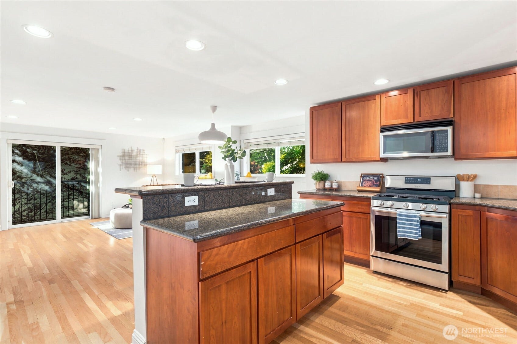337 N 105th Street, #A, Seattle, WA 98133 337 N 105th Street, #A, Seattle, WA 98133
