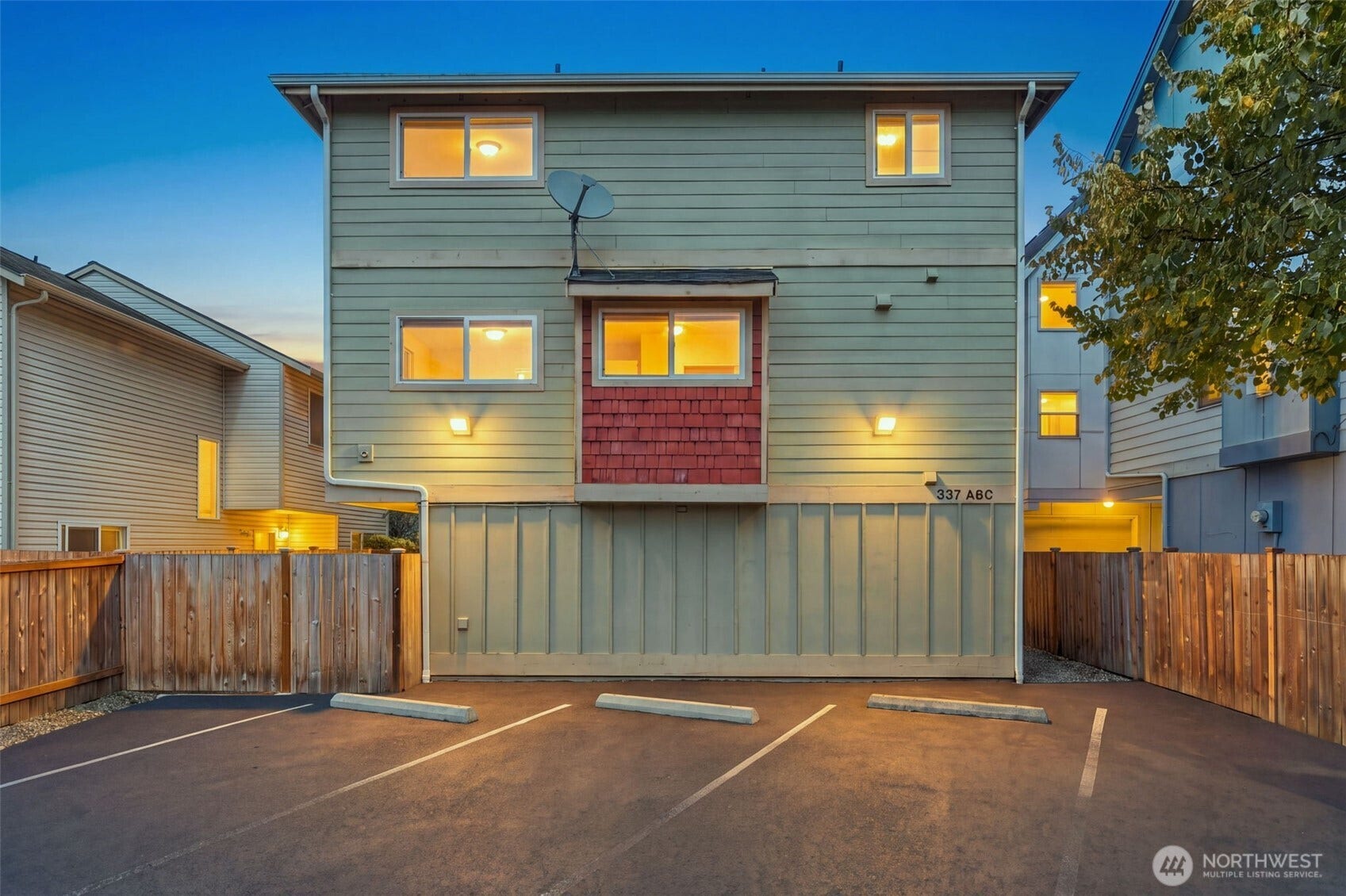 337 N 105th Street, #A, Seattle, WA 98133 337 N 105th Street, #A, Seattle, WA 98133