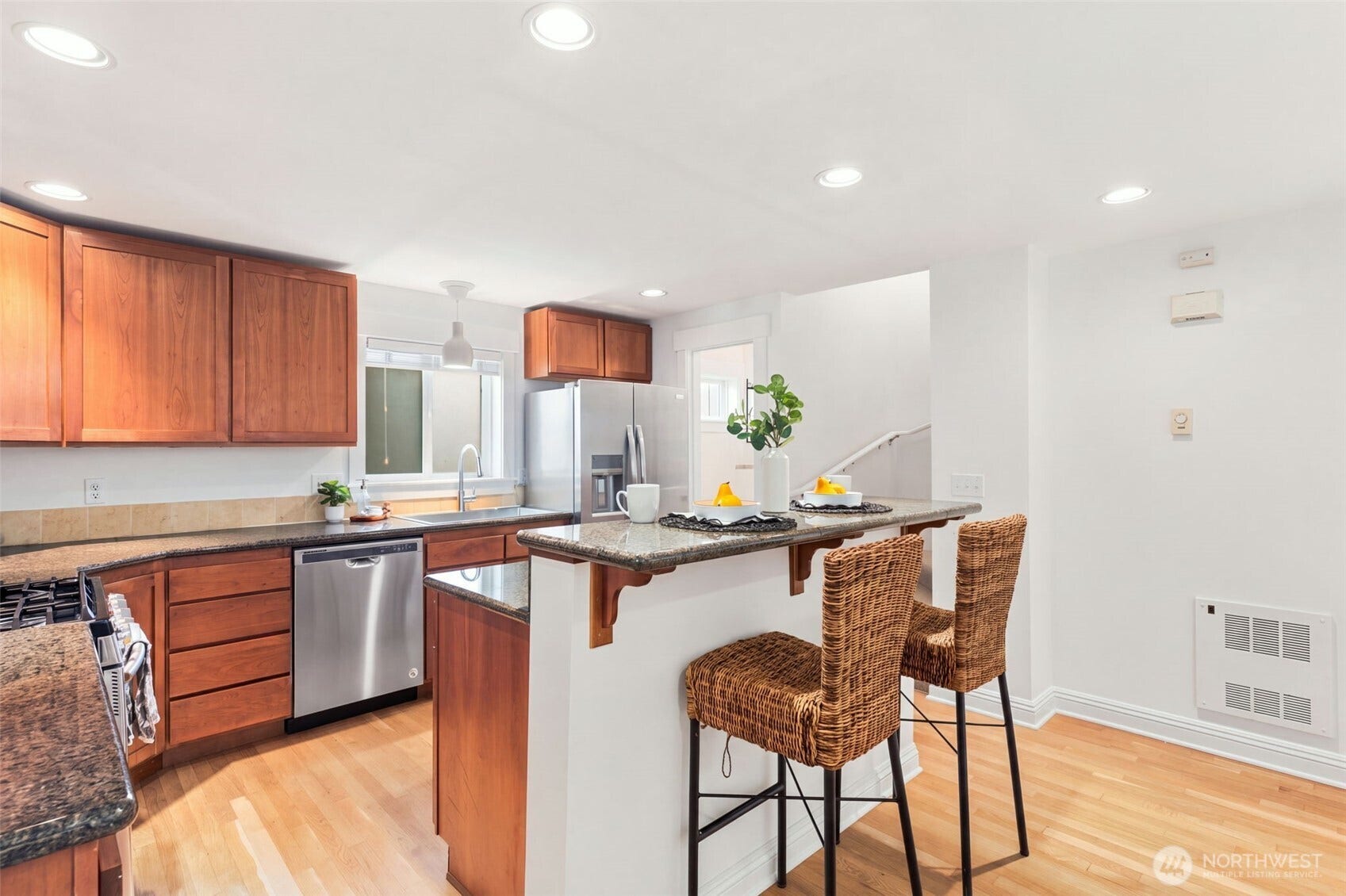 337 N 105th Street, #A, Seattle, WA 98133 337 N 105th Street, #A, Seattle, WA 98133
