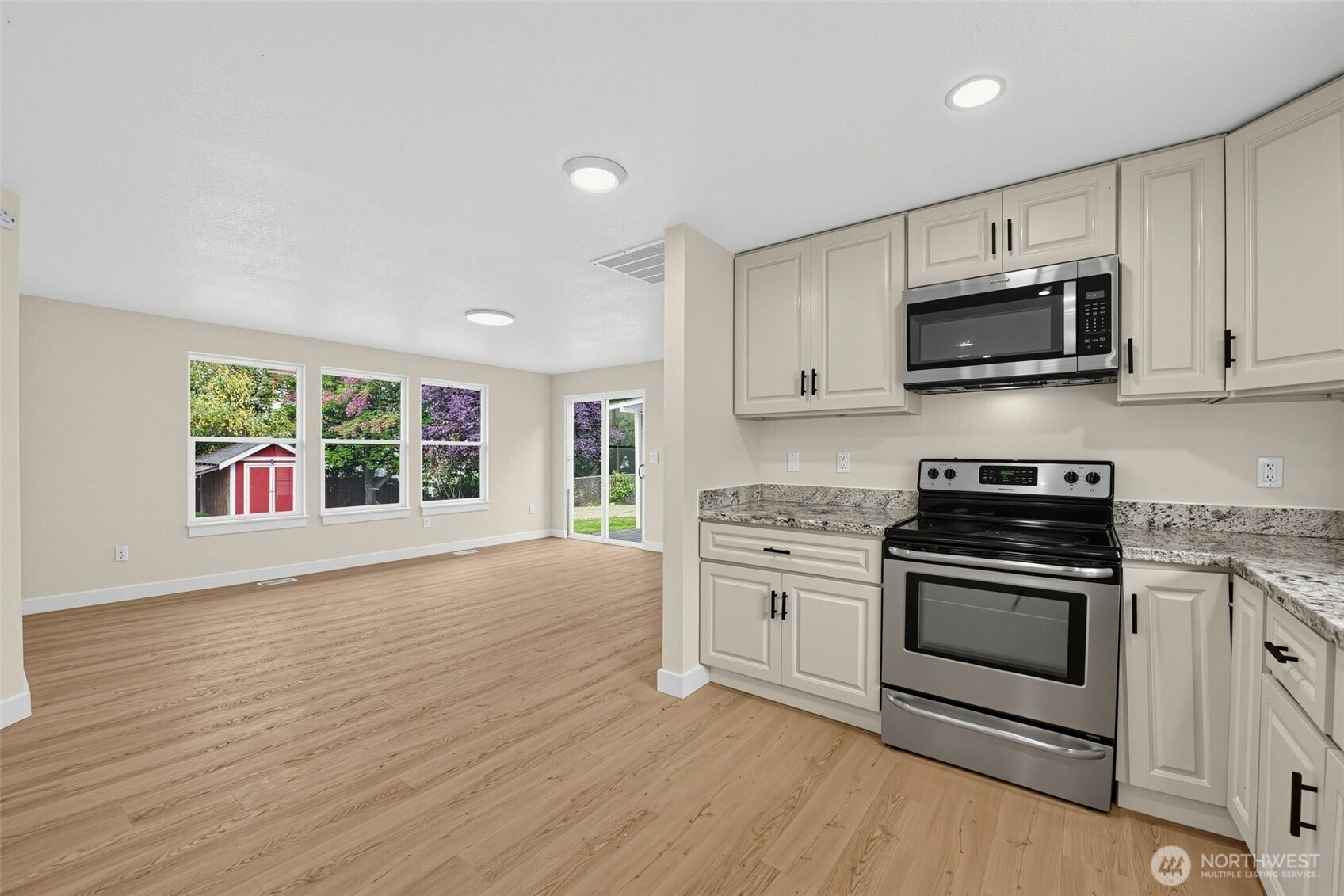 24210 102nd Avenue Ct E, Graham, WA 98338 kitchen/great room