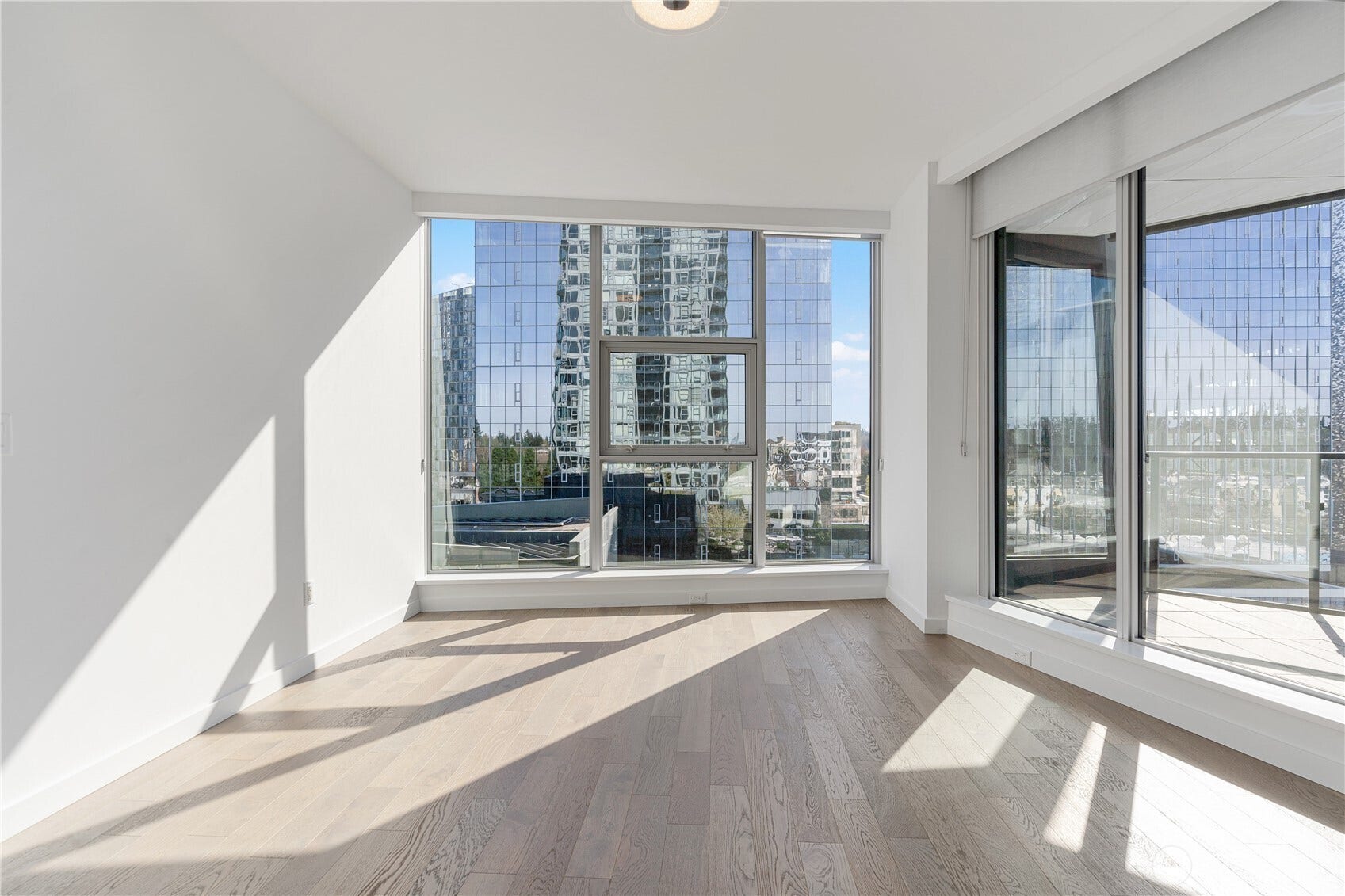 188 bellevue Way NE, #805, Bellevue, WA 98004 .