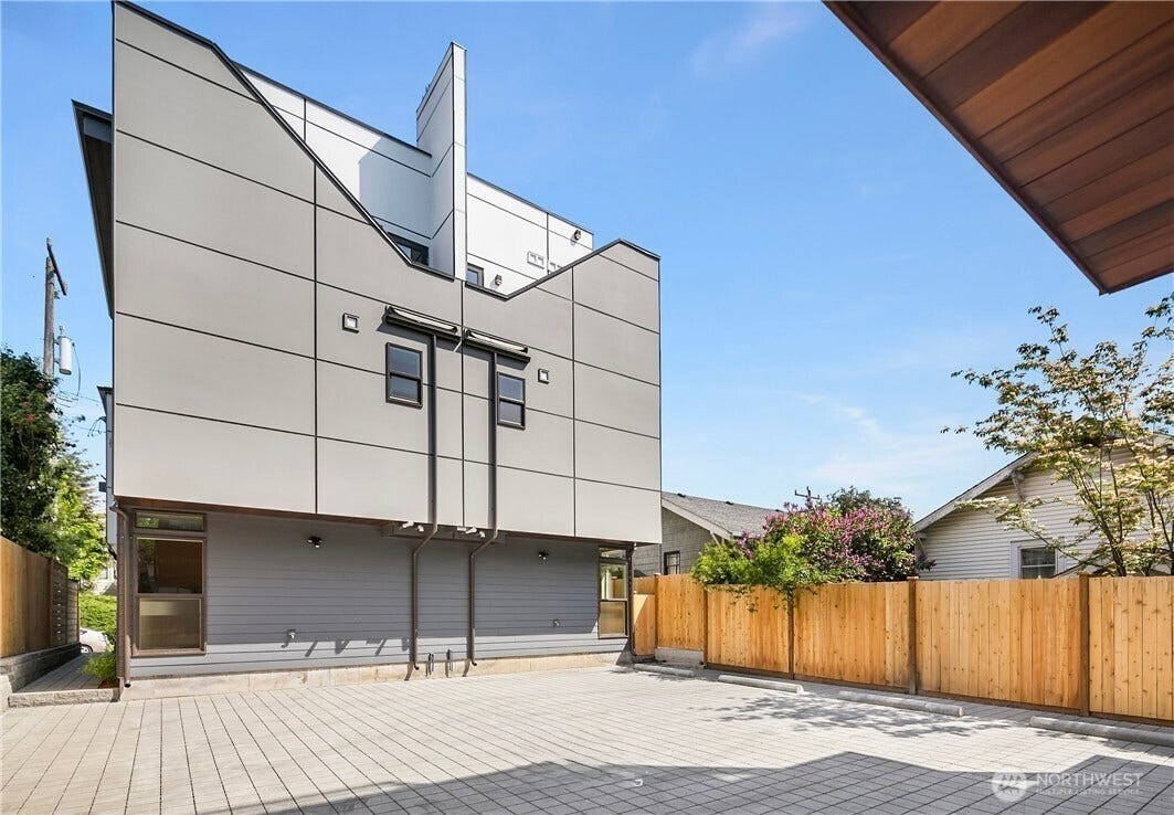 6211 9th Avenue NE, #A, Seattle, WA 98115 6211 9th Avenue NE, #A, Seattle, WA 98115