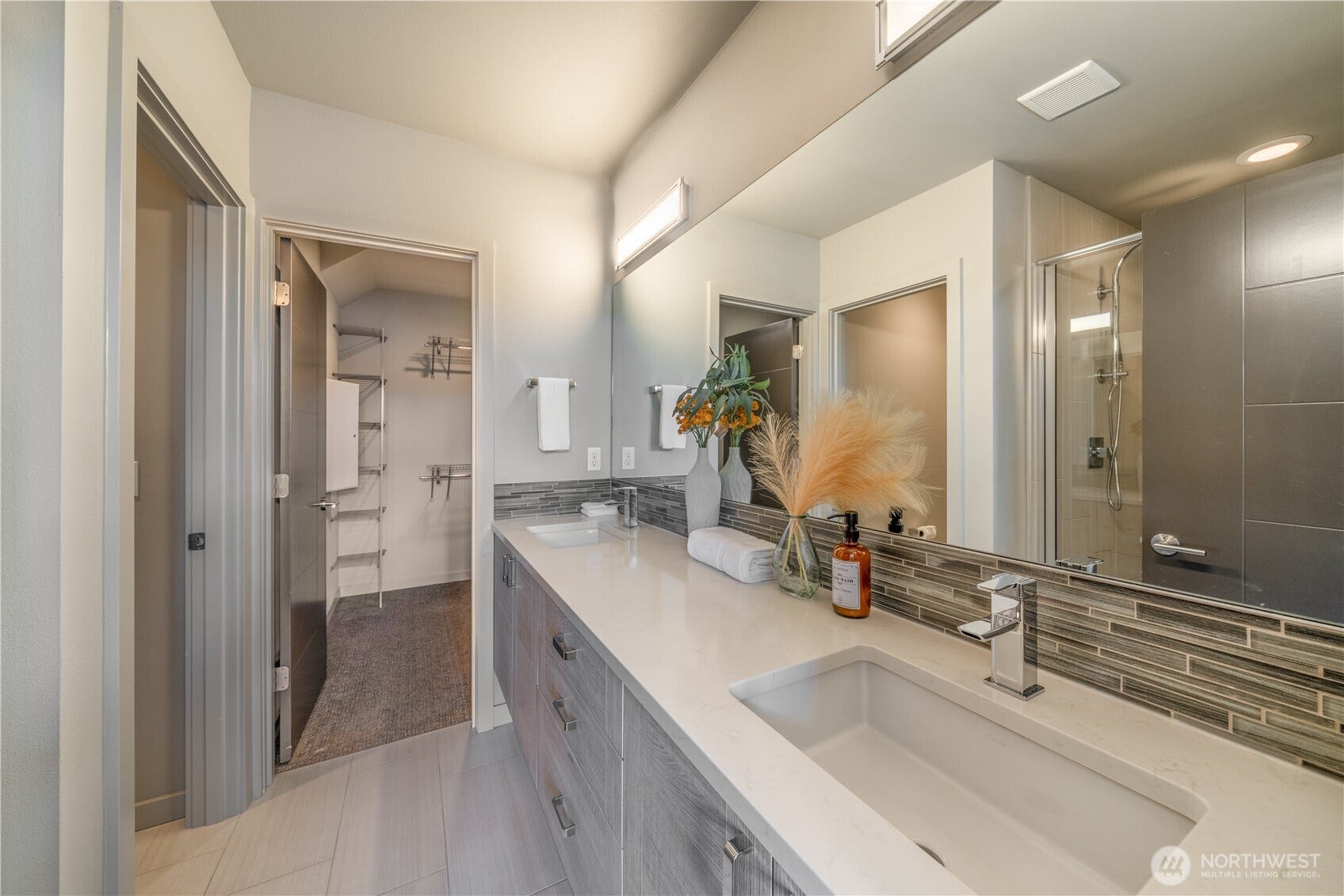 6211 9th Avenue NE, #A, Seattle, WA 98115 6211 9th Avenue NE, #A, Seattle, WA 98115