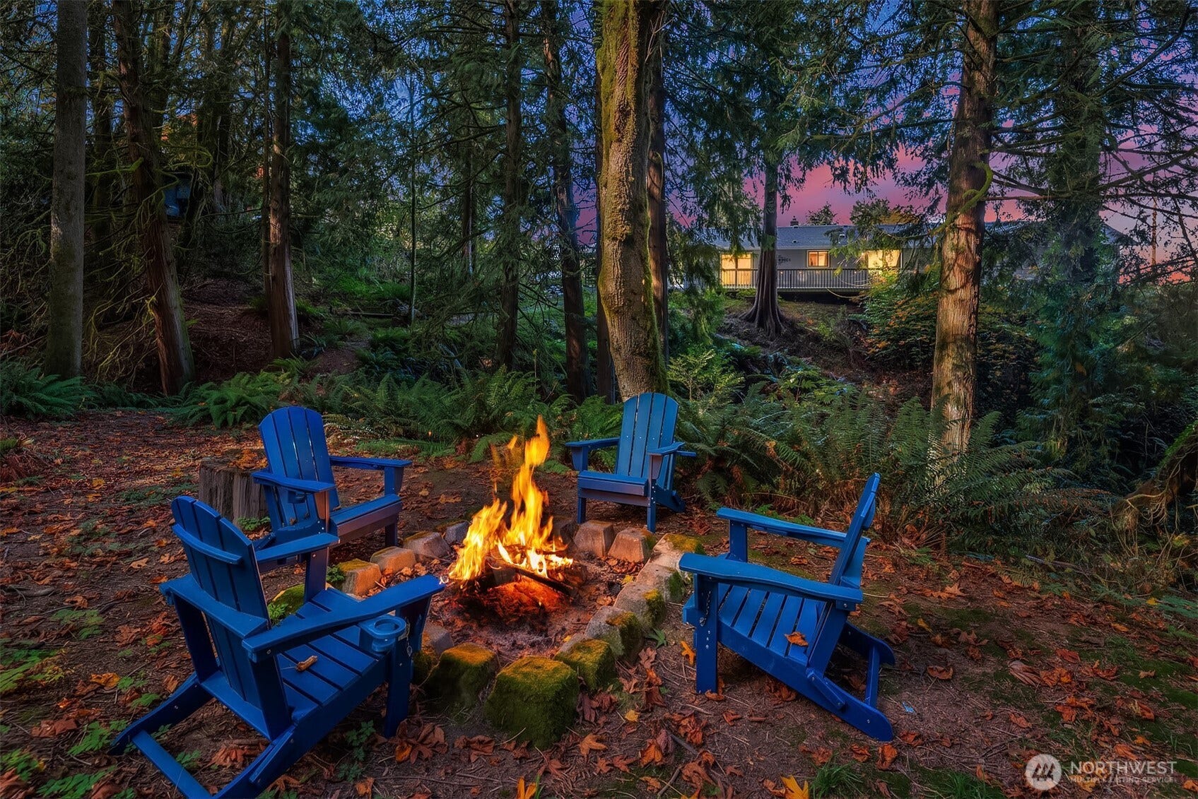 12824 141st Place SE, Snohomish, WA 98290 The fire pit is perfect for roasting marshmallows enjoying a cool fall day surrounded by colorful trees.