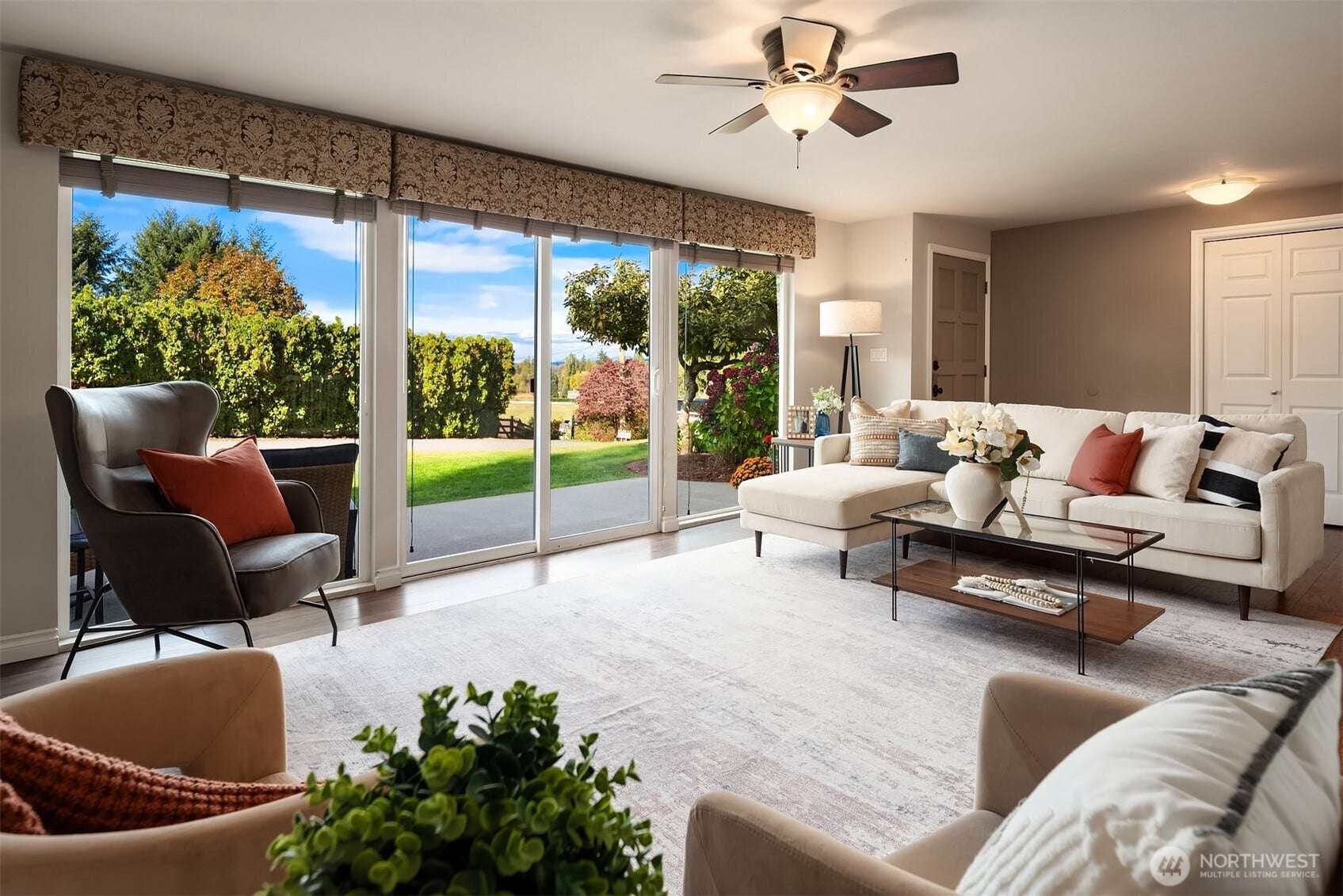 12824 141st Place SE, Snohomish, WA 98290 The wall of windows provide wonderful natural light throughout the year. Welcoming nature into your home.