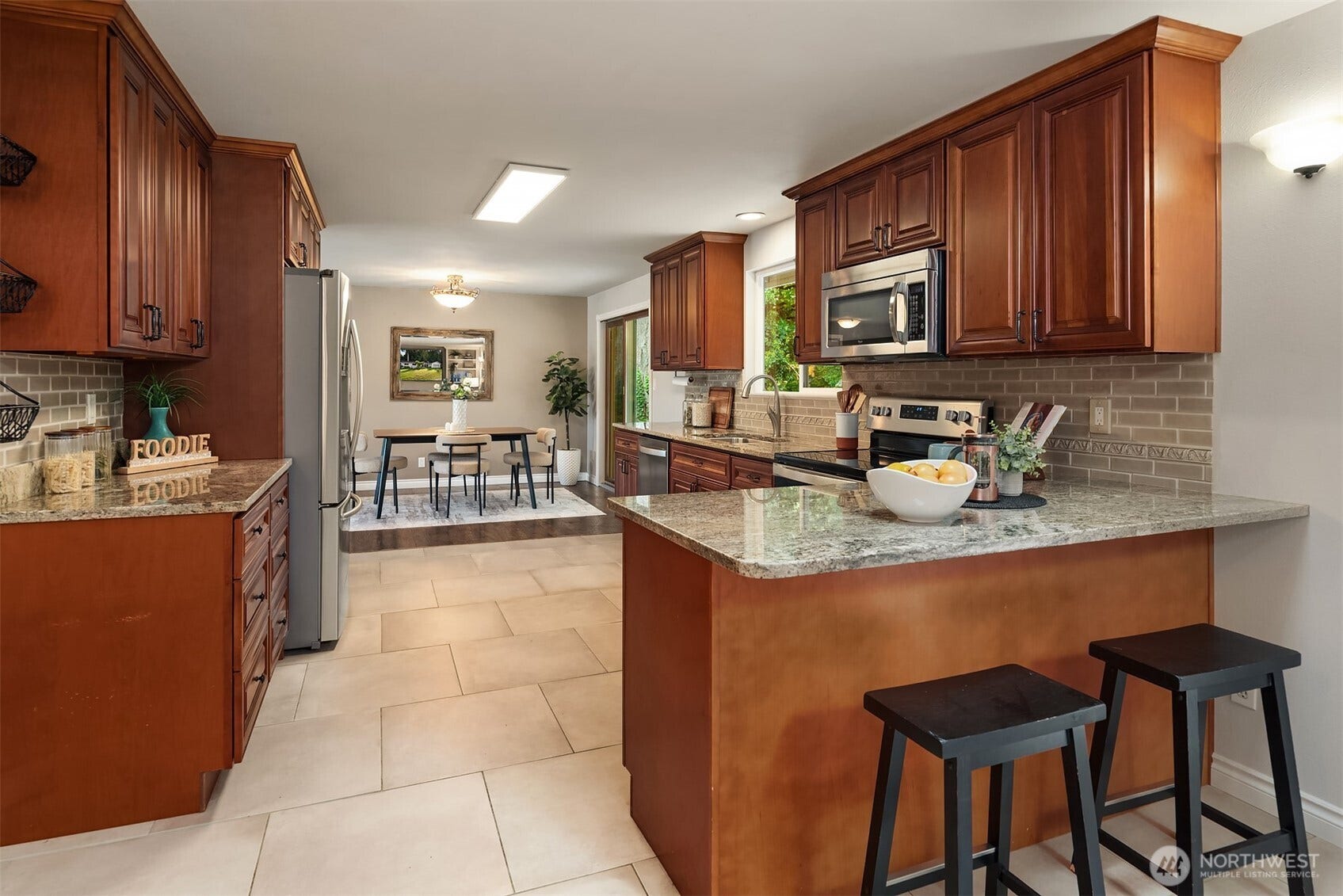 12824 141st Place SE, Snohomish, WA 98290 Easy living with plenty of room and an easy for entertaining or family evenings.