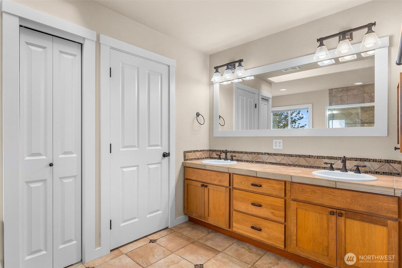 10705 176th Avenue E, Bonney Lake, WA 98391 Primary Bathroom