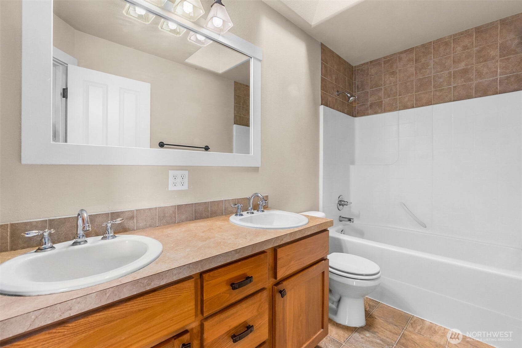 10705 176th Avenue E, Bonney Lake, WA 98391 Main Bathroom