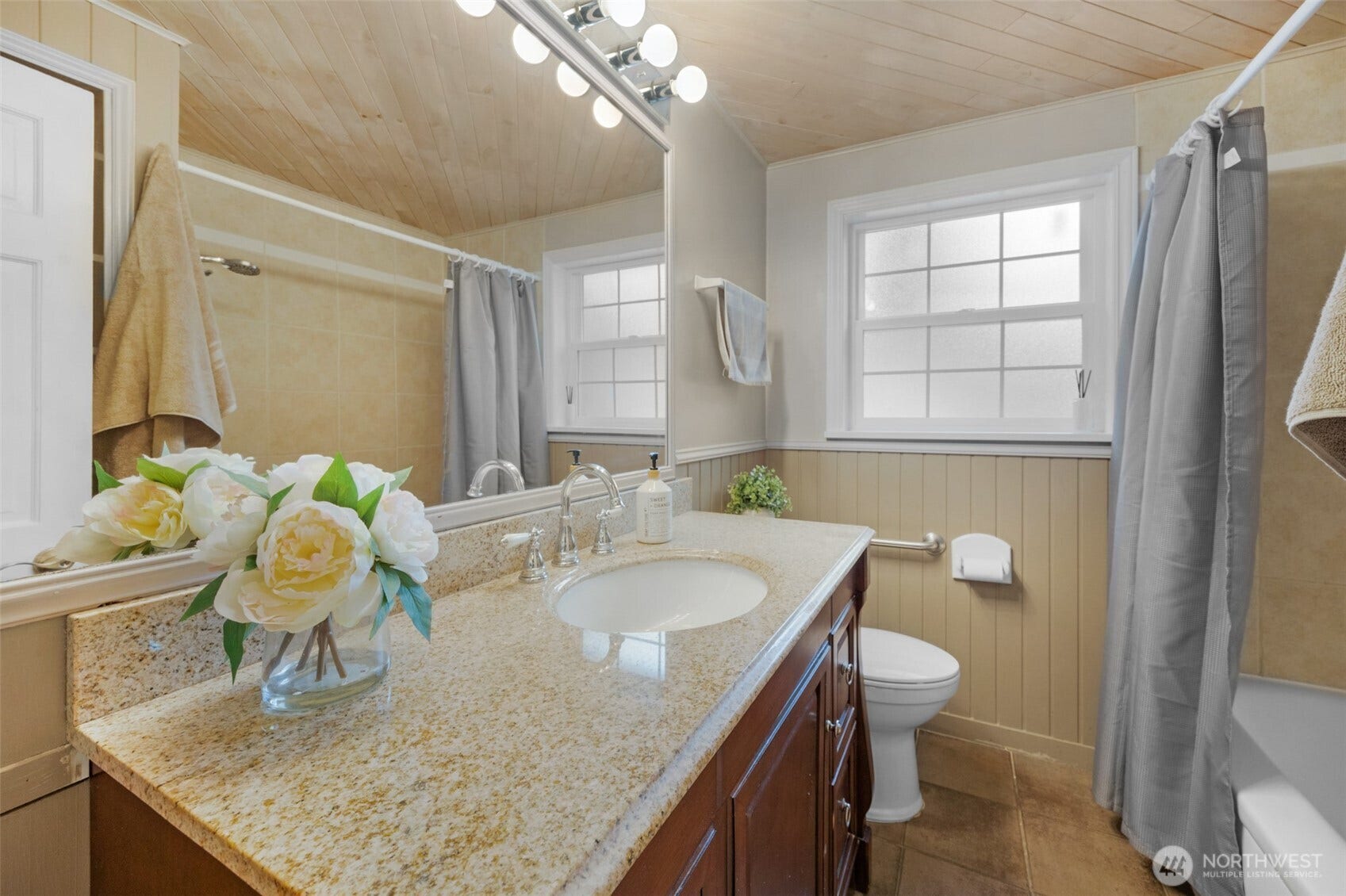 824 NE 194th Street, Shoreline, WA 98155 Updated full bath on main floor
